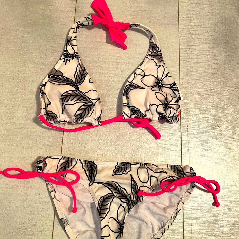 👙 reversible billa bong bikini